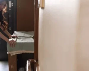 Bố chồng thay con trai thỏa mãn cái lồn con dâu